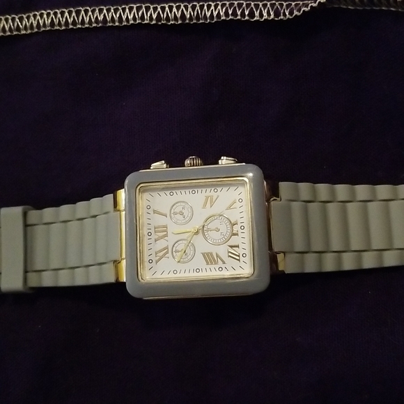 Gray Watch - Picture 1 of 4